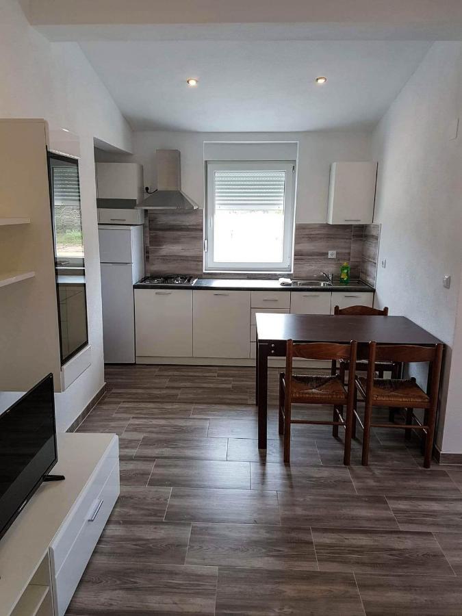 Apartmani Lukic Vir Eksteriør bilde