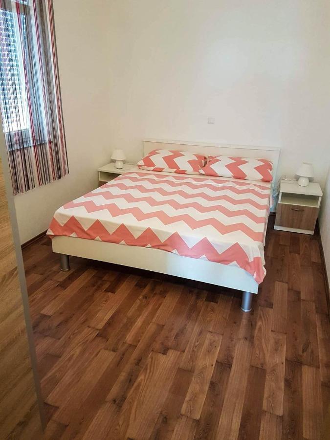 Apartmani Lukic Vir Eksteriør bilde